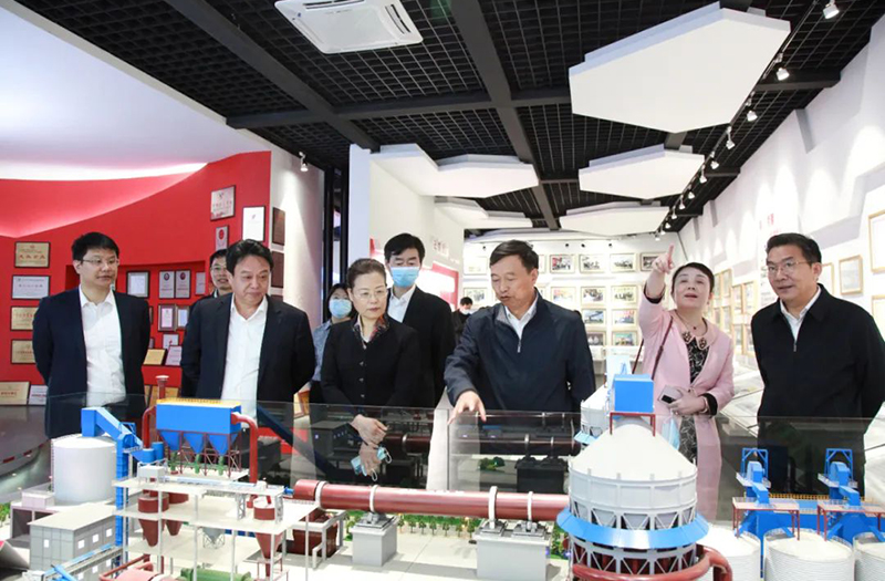 提升總承包能力 實(shí)現(xiàn)國際新跨越——南通市政協(xié)副主席施學(xué)雷帶隊到江蘇鵬飛集團(tuán)調(diào)研